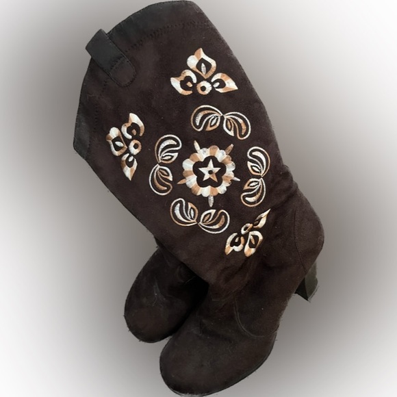 Vintage Ellemeno size 8 brown suede dress boots. Early 1990’s. Embroidered. EUC. - Picture 4 of 16
